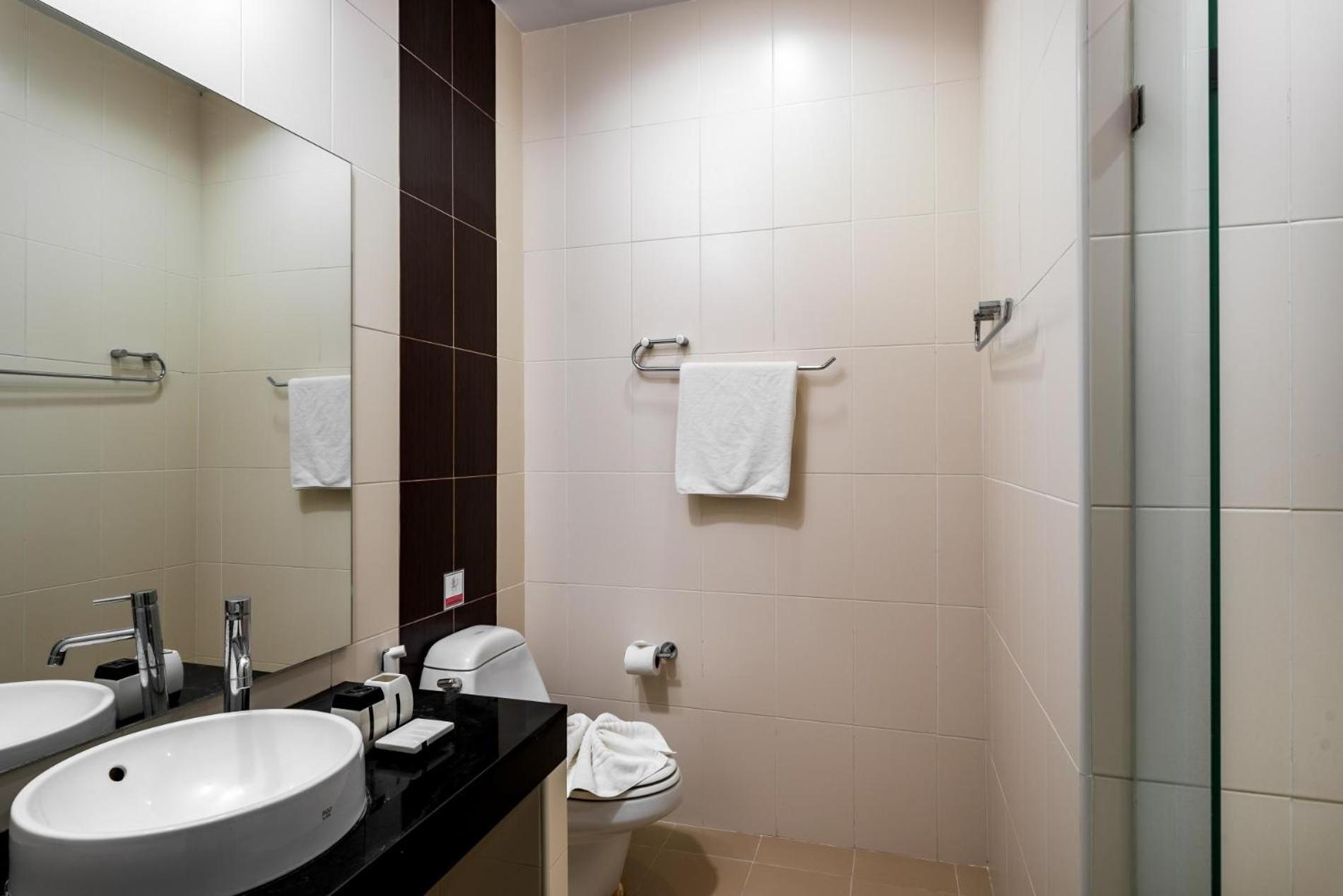 Veloche 2 Bedroom Apartment With Seaview Karon المظهر الخارجي الصورة